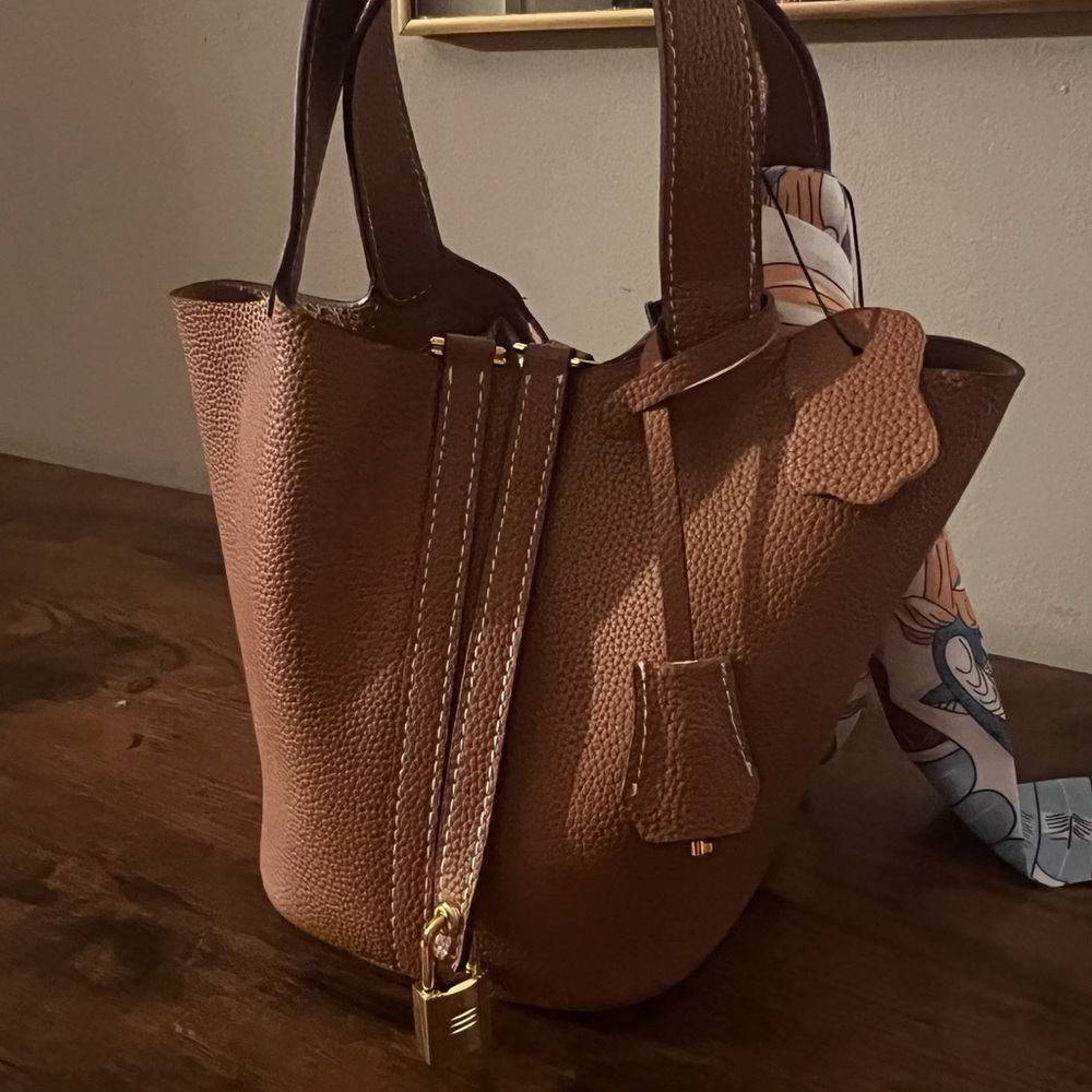 Handbag - Picture 2 of 12